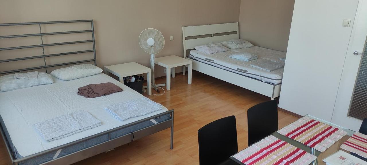 Affordable Studio Near City Center Відень Екстер'єр фото